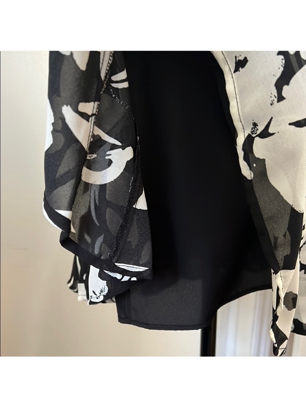 Dynamite • Women’s XXS • Black & White Floral Shirt Dress with Tie Waist - Picture 4 of 6